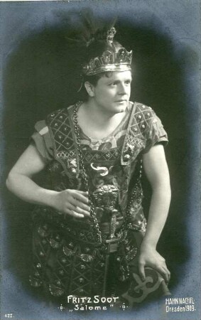 Fritz Soot als Herodes : Fritz Soot als Herodes in "Salome" von Richard Strauss. Königliche Hofoper Dresden, 1909. Fotografie (Weltpostkarte) von E. Müller (Hahn Nachf.)