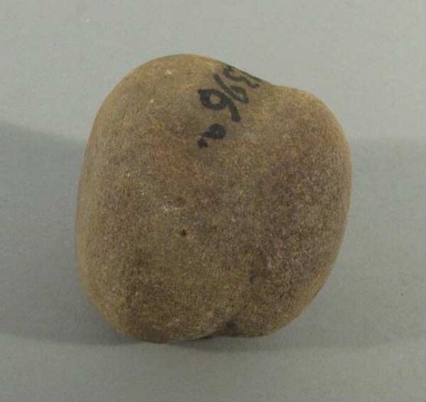 Stone bola