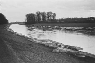 Eisschollen am Ufer : Blick auf Eisschollen am Ufer der Weißen Elster (heute Elsterflutbett). Blick nach Süd auf Einmündung Elsterhochflutbett