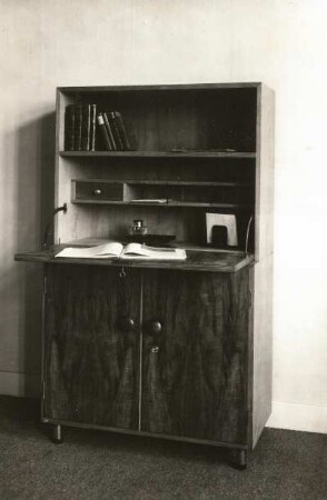 Moderne Möbel. Damen-Schreibschrank (geöffnet)