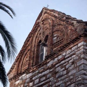 Arta, Kirche Agia Theodora, Ziegeldekorationen auf dem Ostgiebel. FR 11.5.84
