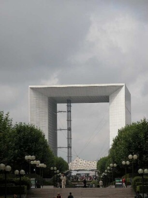 La Grande Arche im Geschäftsviertel La Defense