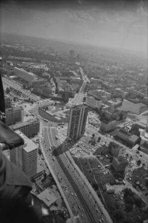 Luftaufnahme, Blick von Nord-Westen auf den Ernst-Reuter-Platz. Berlin-Charlottenburg, Ernst-Reuter-Platz