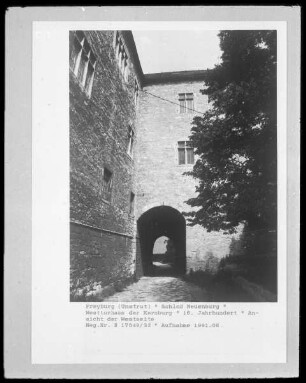 Schloss Neuenburg — Torbau