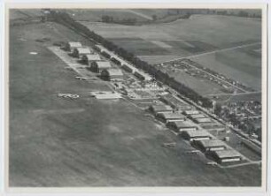 Luftaufnahme vom Flughafengebäude, Le Bourget: Ansicht
