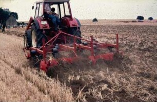 Fotografie: Federzinkengrubber, Scheibenegge, Stoppelbearbeitung