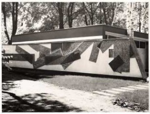 Haus und Garten Paul Neuerburg, Köln-Marienburg: Mauer mit Dekor