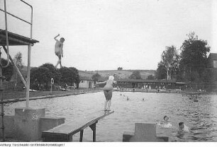 Lunzenau (Kreis Mittweida), Marktplatz - Rentner an der Zwickauer Mulde - Schwimmbad - Sanatorium, August 1951 - September 1956