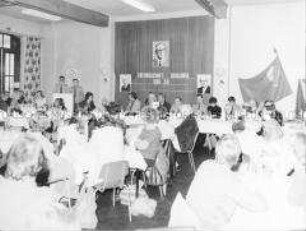 Sowjetischer Redner bei einer Veranstaltung der DSF (anlässlich des 30jährigen Bestehens der DDR?)