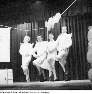 Kabarett Herkuleskeule mit Programm "Lach schneller, Genosse", Dresden 1968. Mit Gisela Grube, Jutta Rockstroh, Fritz Ehlert, Hans Glauche, Matthias Griebel und Manfred Schubert