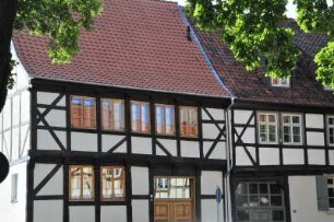 Quedlinburg - Historische Fachwerkhäuser : Sanierte historische Fachwerkhäuser in der Kaiserstraße. Aufgenommen in Quedlinburg am 17. Juli 2012