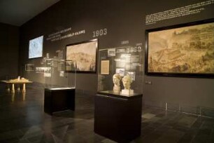 Blick in den Ausstellungsbereich "Auferstanden aus Ruinen" der Sonderausstellung "Pergamon - Panorama der antiken Metroploe (30.09.2011 - 30.09. 2012)
