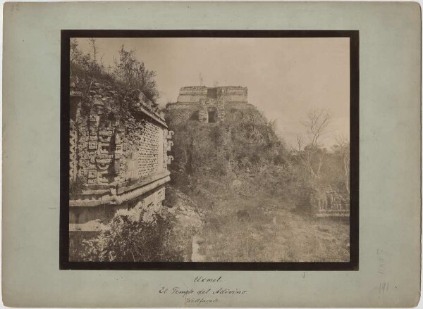 "Pyramide de la voyance. Façade ouest".