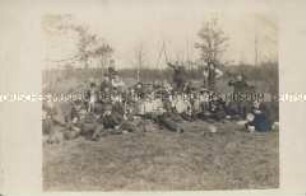 Gruppe auf einer Wiese