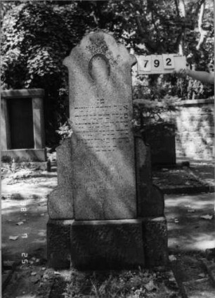 Grabstein 792