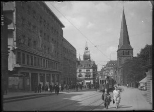 Essen, Burgstraße : Essen. Burgstraße. Blick nach Norden gegen den Turm der Annexkirche des Münsters