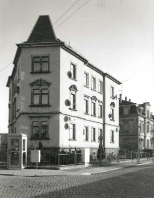 Radebeul, Mittelstraße 1. Wohnhaus (um 1895). Ecklage zur Gartenstraße