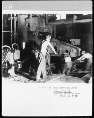 Arbeiter in der Waggonfabrik in Krefeld-Uerdingen