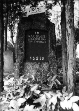 Grabstein 703