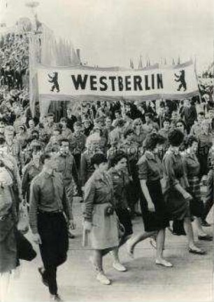 Westberliner Delegierte auf dem Deutschlandtreffen der Jugend 1964