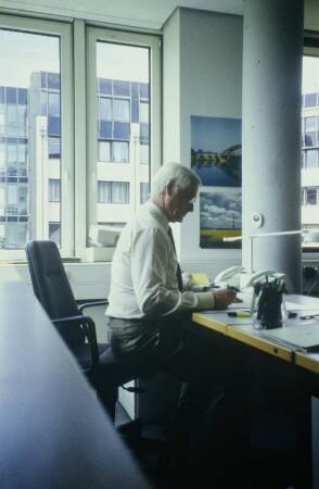 Standfuß am Schreibtisch