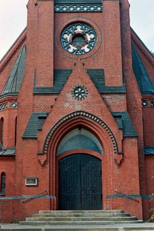 Maria-Magdalenen-Kirche: Kirchenallee: Blick von Nordosten, Teilansicht: Eingangsportal