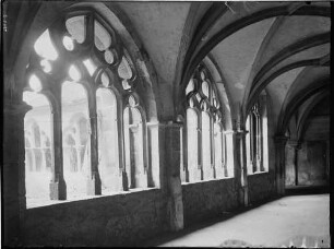 Bronnbach Kloster Klosterkirche (1157-1222) Ansicht Kreuzgang Südflügel - Fensterarkaden nach Nordosten