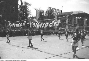 Berlin, 3. Weltfestspiele der Jugend und Studenten, Sportlerparade, August 1951