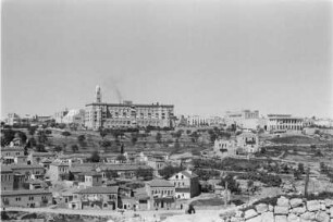 Stadtansicht : Blick auf Jerusalem und den das Viertel überragenden Turms des Jerusalem International YMCA.