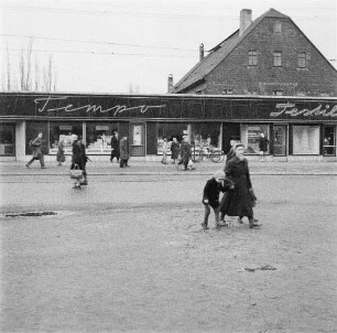 Siegmar-Schönau (Chemnitz-Siegmar bzw. Chemnitz-Schönau). Kaufhalle "Tempo". Straßenansicht