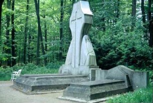 Reußen-Grabmal von Ernst Barlach im Schlosspark