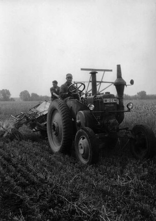 Lanz-Allzweckbulldog D 3506 mit Mähbinder Lanz