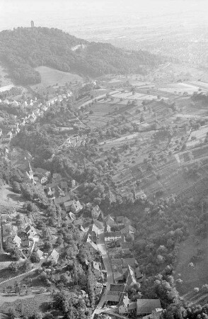 Bensheim: Dorf im Tal, Hintergrund Turm