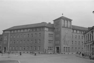Deutsche Post in Bautzen, Postplatz : Nowa póšta w Budyšinje na Póstowym naměsće : Bautzen / Budyšin