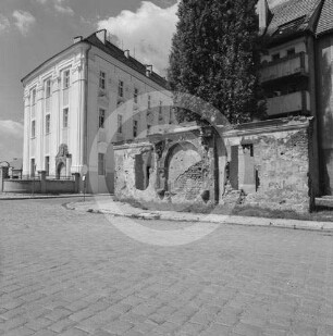 Jesuitenkirche Glogau mit Portal des ehemaligen Zeughauses