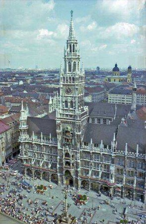 München: Marienplatz mit Rathaus, total, von oben