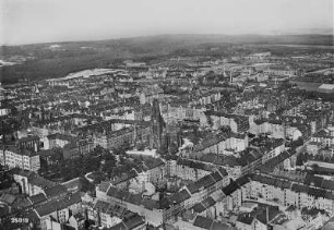 Chemnitz-Sonnenberg. Stadtteilansicht mit Theodor-Körner-Platz und Markuskirche. Luftbild-Schrägaufnahme von Südwest