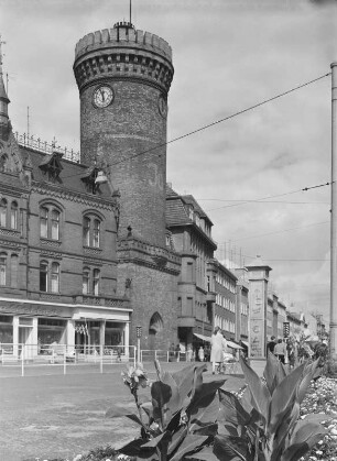Cottbus. Der Spremberger Turm am Thälmannplatz : Cottbus, Ernst-Thälmann-Platz (Brandenburger Platz). Spremberger Turm (ab 13. Jahrhundert)