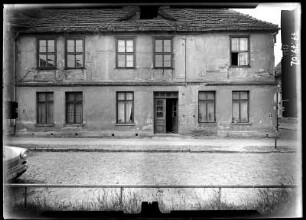 Güstrow, Franz-Parr-Platz. Wohnhaus in Ecklage zur Philipp-Brandin-Strasse