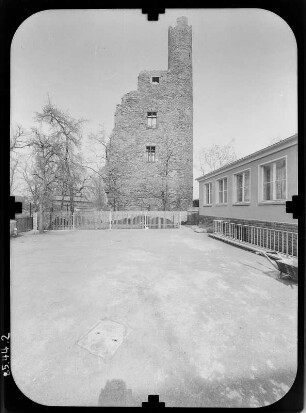 Saalfeld. Burgruine Hoher Schwarm (um 1300). Ansicht von Südwest