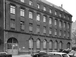 Lehrerwohnhaus und Hilfsschule; Berlin, Friedrichshain-Kreuzberg