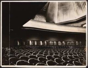 Capitol-Lichtspiele am Zoo, Berlin: Blick von Parkett zum Rang