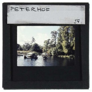 Peterhof, Schloss : Am Wasser in der Parkanlage