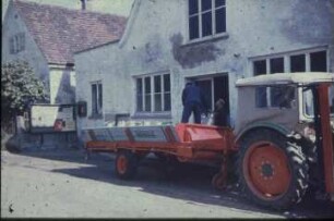 Fotografie: Transportgerät, Einachsanhänger, Milchkanne