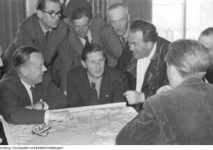 Dresden. Oberbürgermeister Walter Weidauer und sein Stellvertreter Paul Mender