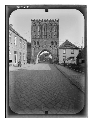 Malchin, Steinstraße. Stadtbefestigung. Steintor (2. V. 15. Jh.). Feldseite