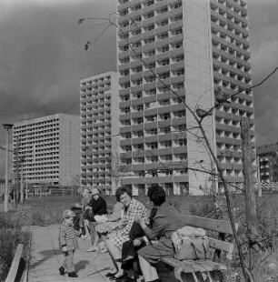 Dresden. An der Bushaltestelle Sidonienstraße