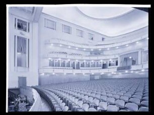 Deutsches Opernhaus (auch: Städtische Oper), Berlin: Ansicht Zuschauerraum (Negativ zu Inv. Nr. TBS 019,23,01)