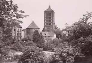 Braunsberg, Stadt : Braunsberg (Braniewo/Polen). Rossmühlen-, Kloster- oder Nonnenturm. Katholische Pfarrkirche Sankt Katharina. Ansicht von Südwesten