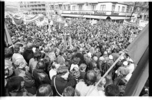 Kleinbildnegativ: Mai-Kundgebung, 1977